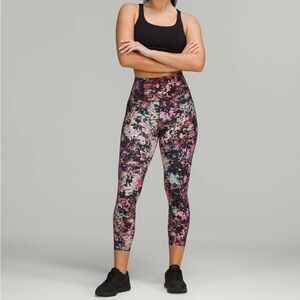 Lululemon • Base Pace High-Rise Crop 23" • Stencil Blossom Red Multi • 6